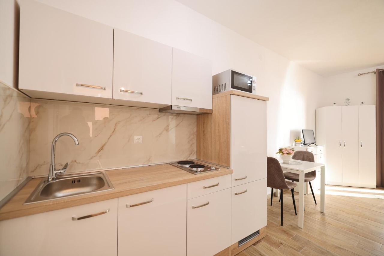 Apartments Kiara ビビニェ エクステリア 写真